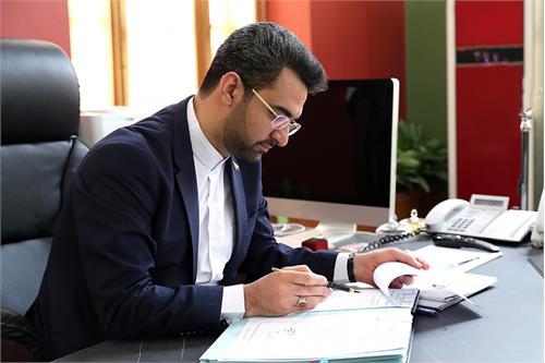 آذری جهرمی درگذشت والده وزیر بهداشت را تسلیت گفت
