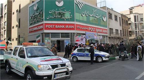 پست‌ بانک‌ایران از راهپیمایان یوم‌الله 22‌بهمن استقبال کرد