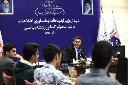 افتخار واقعی در خدمت به مردم و کشور است/ شما امروز الگوی جوان موفق هستید/ هیچ جا فرش قرمزی در کار نیست اما با تلاش مسیرها هموار می‌شود