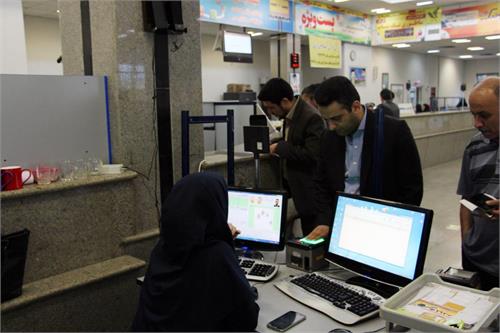 بازدید مدیرکل ارتباطات و فناوری اطلاعات از مراحل صدور کارت هوشمند ملی و ثبت نام جهت دریافت کارت هوشمند ملی