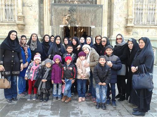 بازدید همکاران خانم به همراه فرزندان از کاخ سعد آباد به مناسبت دهه مبارک فجر