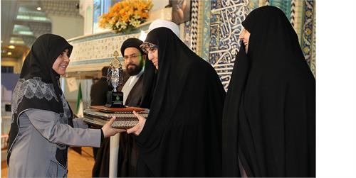 تجلیل از خانواده‌های پنج شهید فعال قرآنی