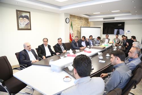 دیدار جناب آقای هانی مدیرکل ارتباطات وفناوری اطلاعات استان قم بهمراه استاندارقم ومعاون وزیرارتباطات وفناوری اطلاعات از شرکت سرزمین راهکار هوشمند ودیدار از شتاب دهنده آوا تک ودیدار با دکتر مفتح مدیرعامل شرکت مبین الکترونیک