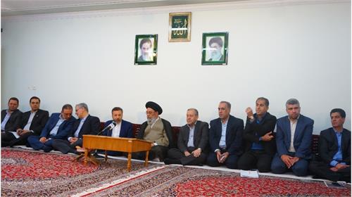 آغاز برنامه وزیر ارتباطات در اصفهان با دیدار نماینده ولی فقیه در استان