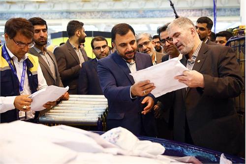 وزیر ارتباطات از نمایشگاه صنعت پست بازدید کرد