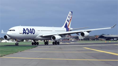 یک فرووند هواپیما A340 در فرودگاه پیام به زمین نشست